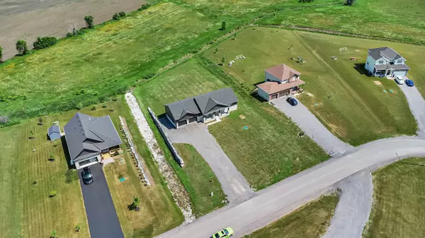 Mcnab/braeside, ON K7S 3G8,17 Isobel McEwan ST