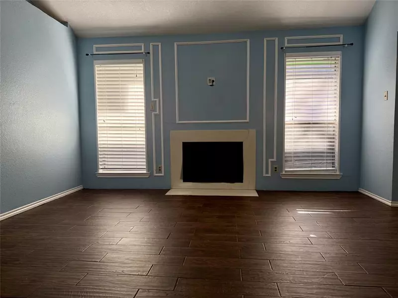 738 Red Oak Drive, Lewisville, TX 75067