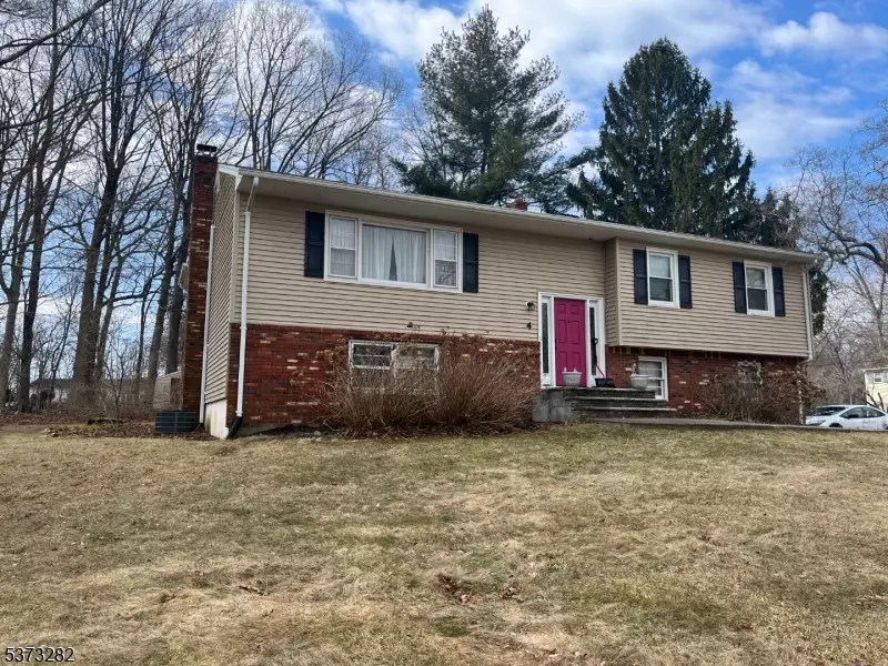 4 Dolores Dr, Ringwood Boro, NJ 07456