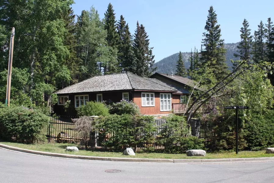140 Kootenay AVE, Banff, AB T1L 1E3