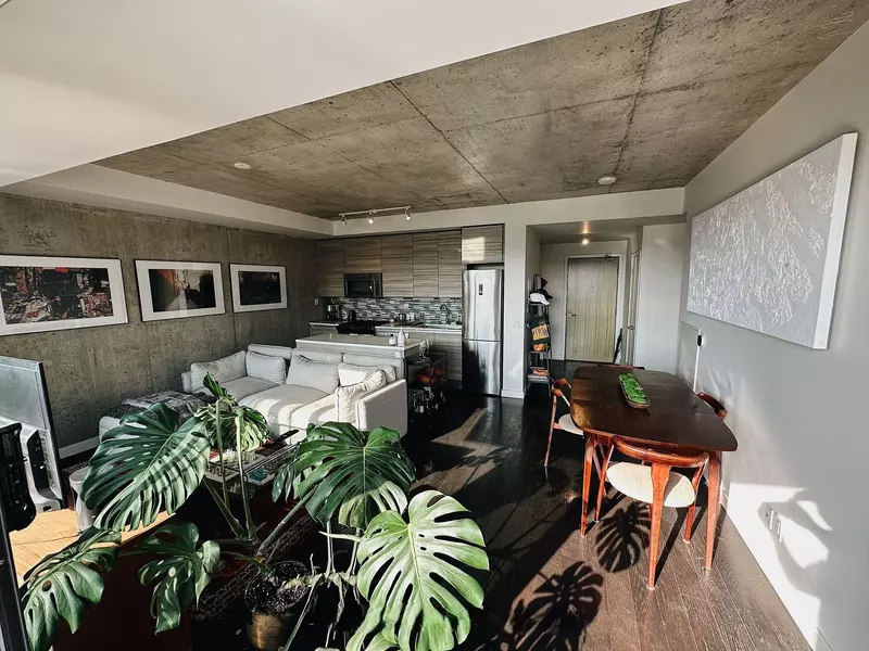 111 Bathurst ST #605, Toronto C01, ON M5V 0M9