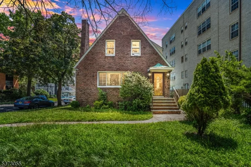 East Orange City, NJ 07018,384 S Harrison St