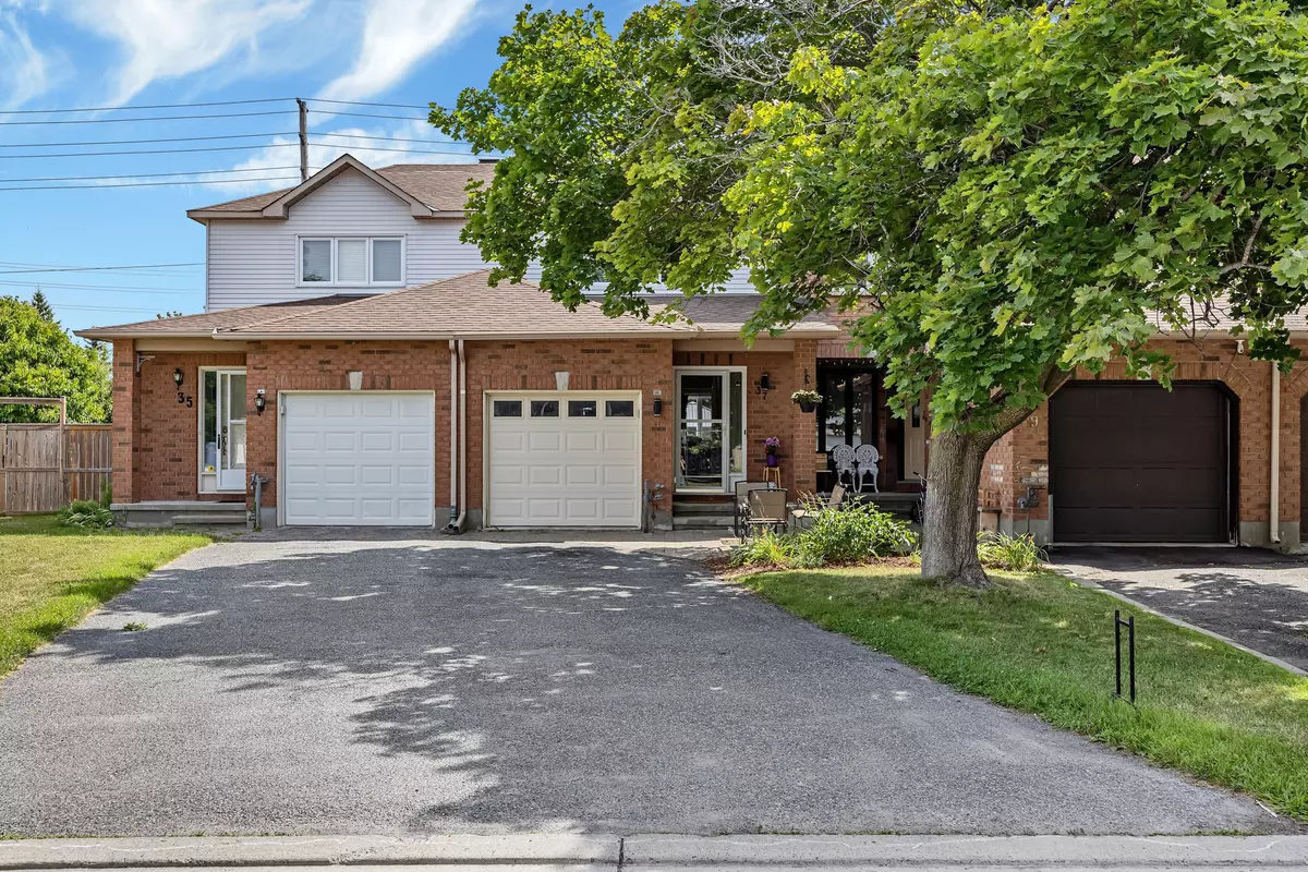 Barrhaven, ON K2J 4L3,37 Grenadier WAY