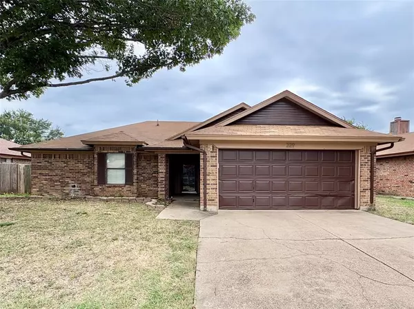 229 Freedom Lane, Arlington, TX 76002