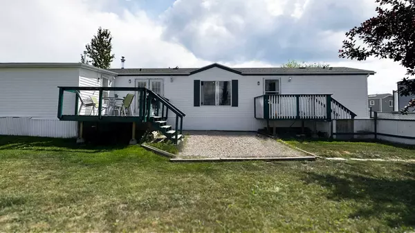 517 9 ST, Fox Creek, AB T0H 1P0
