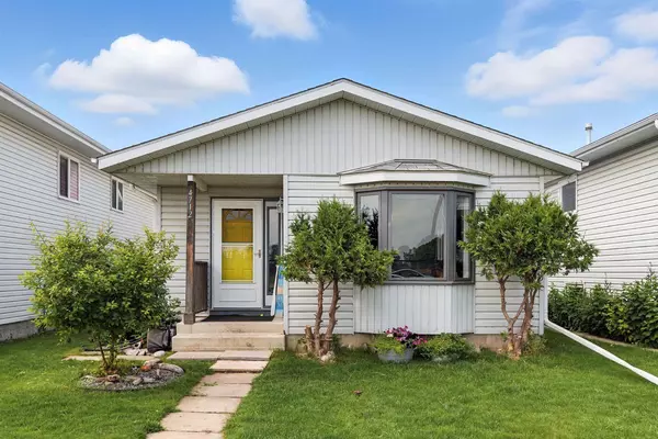 4712 43 ST, Sylvan Lake, AB T4S 1M3