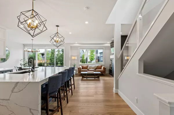 Calgary, AB T2X 4G5,17 Legacy Glen CRES Southeast