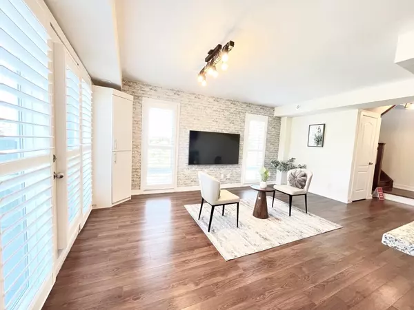 Markham, ON L6B 1N3,2 Dunsheath WAY #131