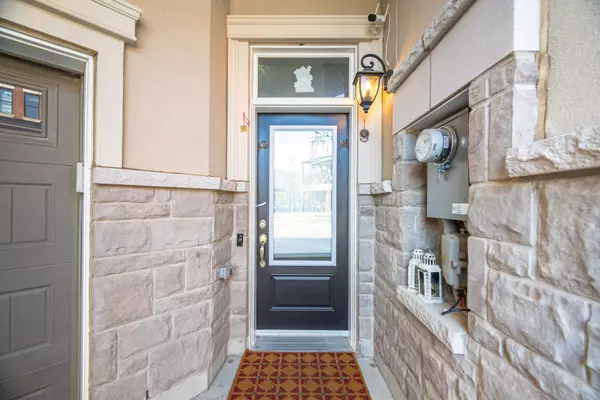 Milton, ON L9E 1S9,975 Whitlock AVE #28