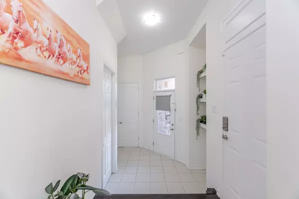 Milton, ON L9E 1S9,975 Whitlock AVE #28