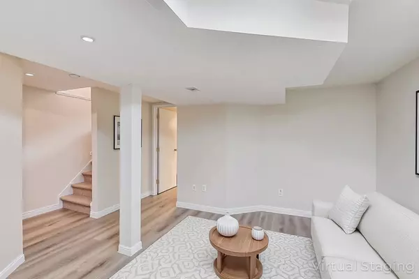 Kitchener, ON N2E 1B3,22 Lucerne DR