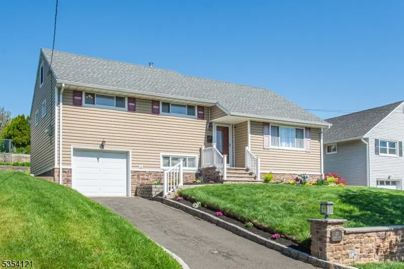 20 Lennon Pl, Clifton City, NJ 07013