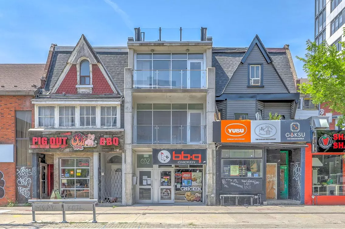 Toronto C01, ON M5S 2H7,652 Spadina AVE #3F