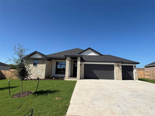 231 Lasso Loop, Lorena, TX 76655
