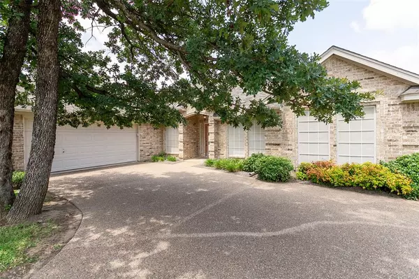 Kennedale, TX 76060,1015 Oak Hill Park