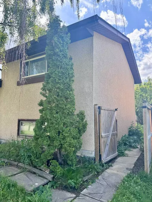 Calgary, AB T1Y 3X2,119 Pinecliff WAY Northeast