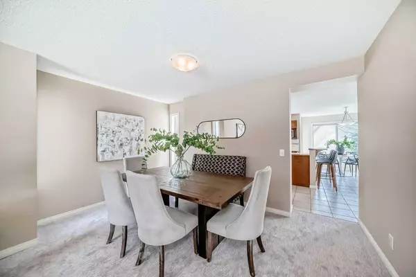 Calgary, AB T3G4T9,17 Royal Ridge HL NW
