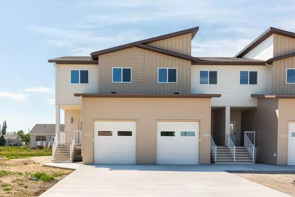 310 S 50 W, Raymond, AB T0K 2S0