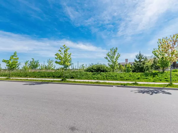 Milton, ON L9T 1R3,1404 Sycamore GDNS