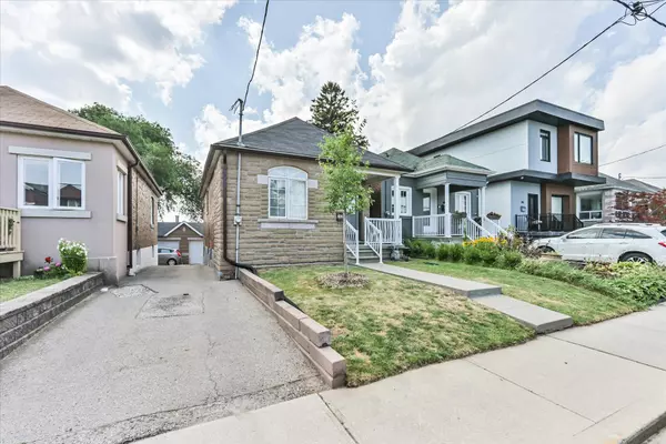 Toronto W03, ON M6M 3B9,382 Blackthorn AVE