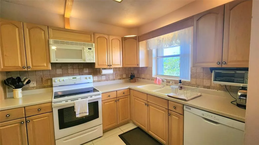 700 SE 6th Ave #302, Deerfield Beach, FL 33441