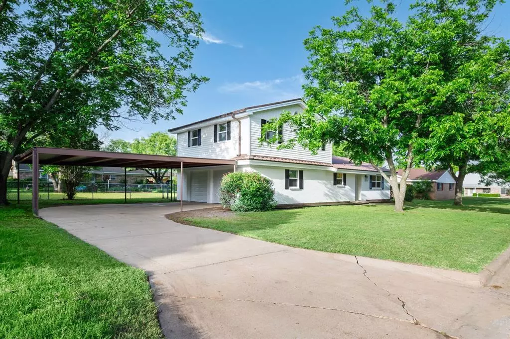 Mineral Wells, TX 76067,2502 SE 14th Street