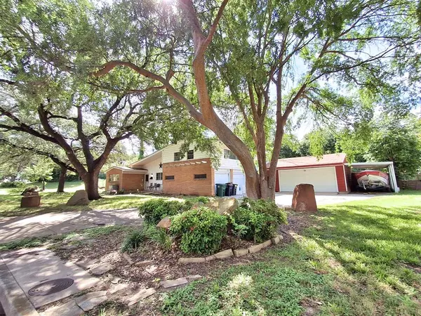 3717 W Spurgeon Street, Fort Worth, TX 76133