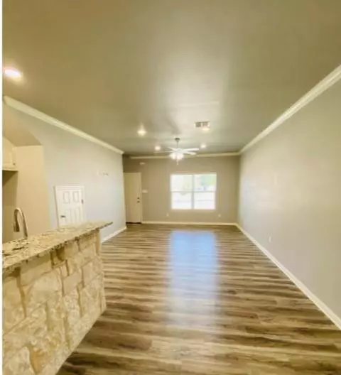 Mcgregor, TX 76657,716 S Main Street #718