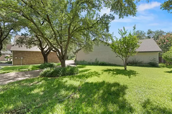 Benbrook, TX 76132,5963 River Bend Drive