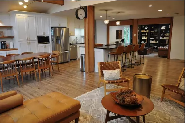 8900 Valley Brook Circle, Woodway, TX 76712