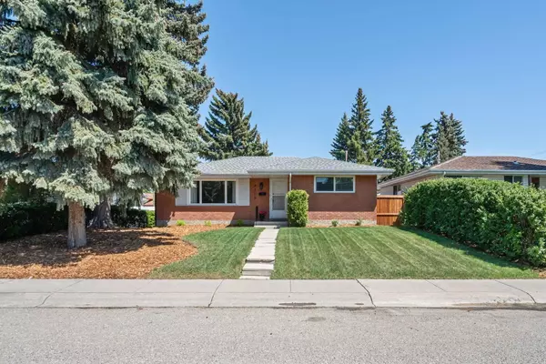 Calgary, AB T3A0J4,4208 Voyageur DR Northwest
