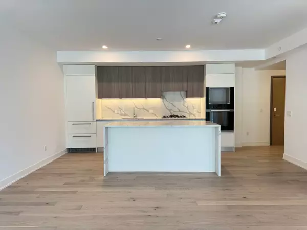 Toronto C10, ON M4P 1Z8,200 Keewatin AVE #207