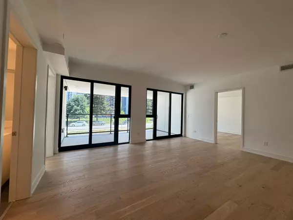Toronto C10, ON M4P 1Z8,200 Keewatin AVE #207