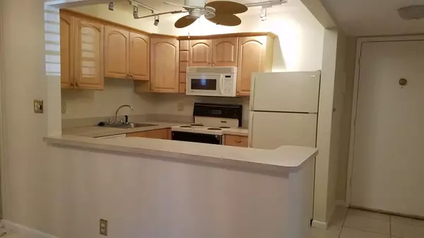 Pompano Beach, FL 33060,257 S Cypress Rd #417