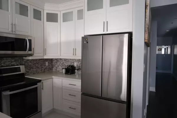 Vaughan, ON L6A 4H8,9441 Jane ST #216