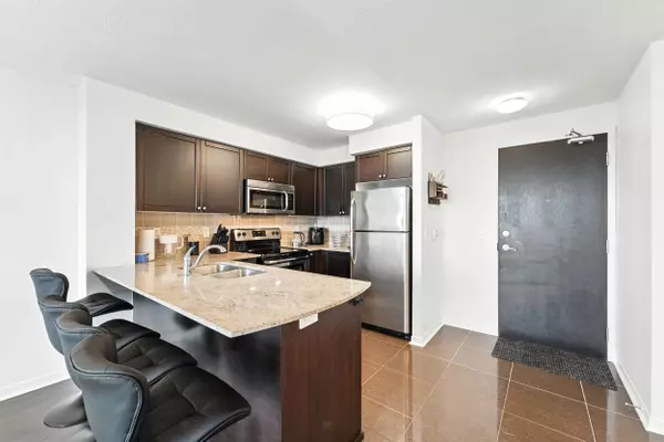 Richmond Hill, ON L4B 0C1,75 King William CRES #PH2