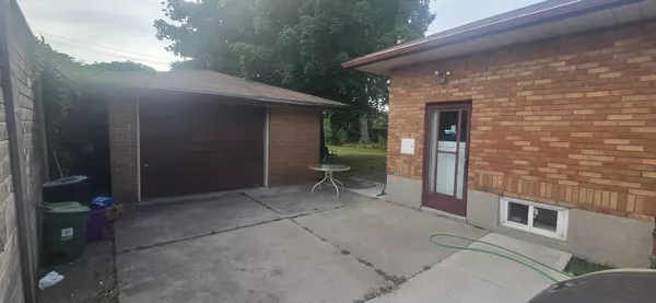London East, ON N5V 2H6,21 Irving PL