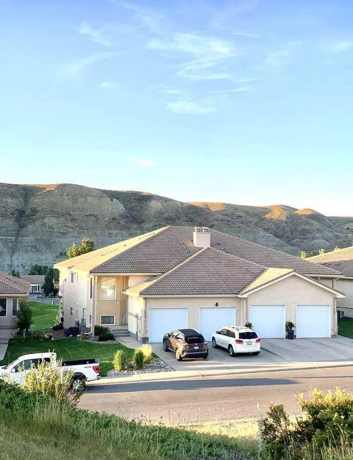 Lethbridge, AB T1K 6V2,410 Canyon BLVD W #B