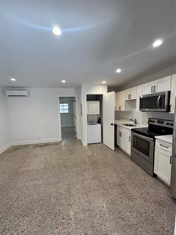 Fort Lauderdale, FL 33304,820 N Victoria Park Rd #4