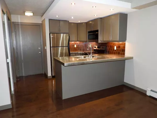 Calgary, AB T3E2K3,2411 29 ST SW #104