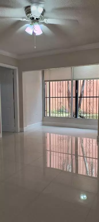 Hialeah, FL 33012,1300 W 47th Pl #115