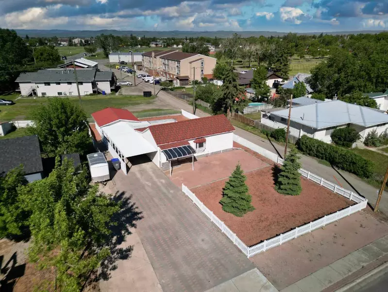 4413 3rd ST West, Claresholm, AB T0L 0T0