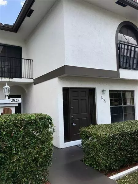 2935 NW 92nd Ave, Coral Springs, FL 33065
