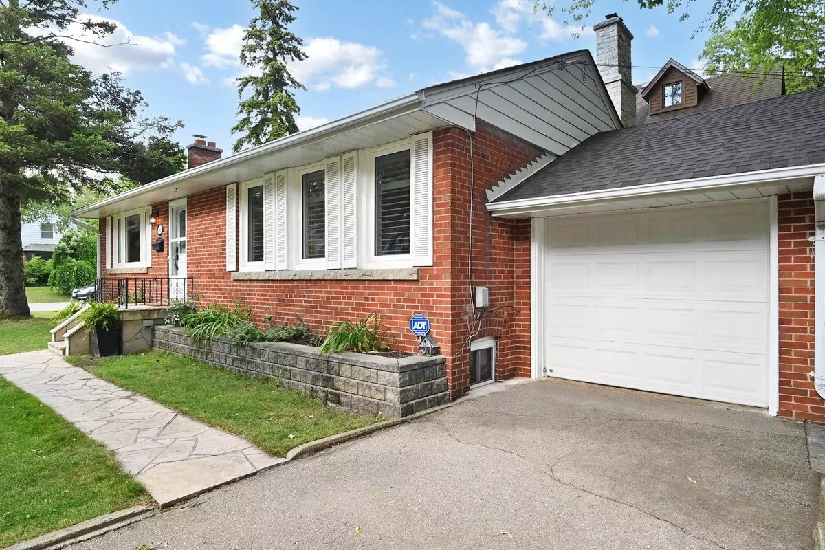 Toronto W08, ON M9A 3N7,83 Allanbrooke DR