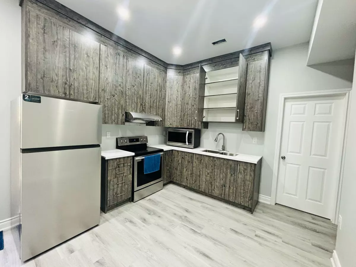 Kitchener, ON N2R 0L1,34 West Oak TRL