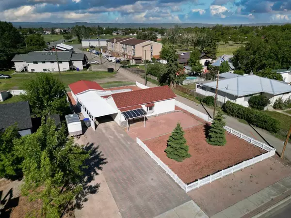 4413 3rd ST W, Claresholm, AB T0L 0T0