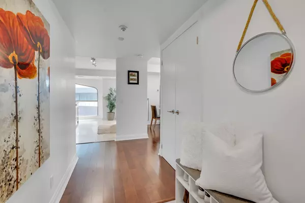 Toronto C02, ON M5R 3T5,3 McAlpine ST #411