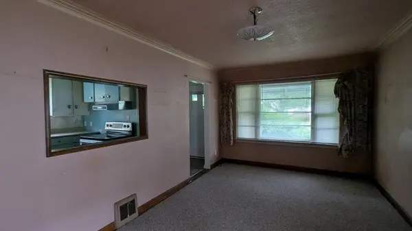 Toronto E04, ON M1L 3B4,10 Bexhill AVE