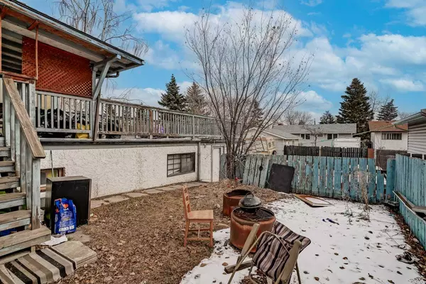 Calgary, AB T1Y 3B6,208 Temple Close NE