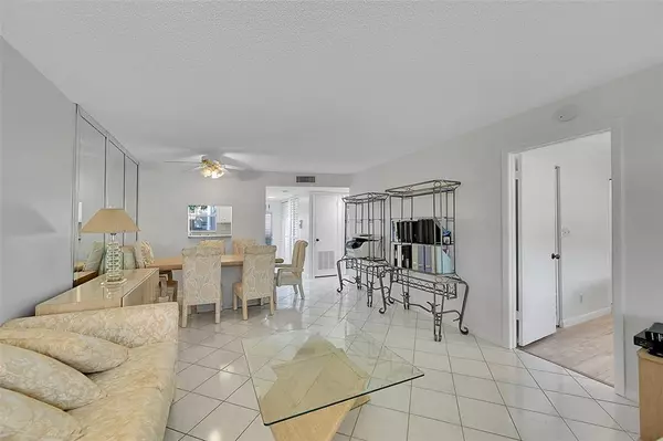 Sunrise, FL 33322,9480 Sunrise Lakes Blvd #111